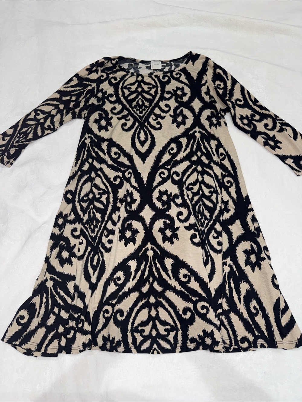 🖤 Hershe Black & Cream Paisley Print Dress — Size M 🖤